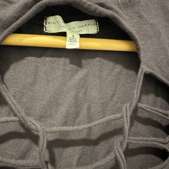 Oversized tee shirt tank with front open details. - Picture 2 of 2